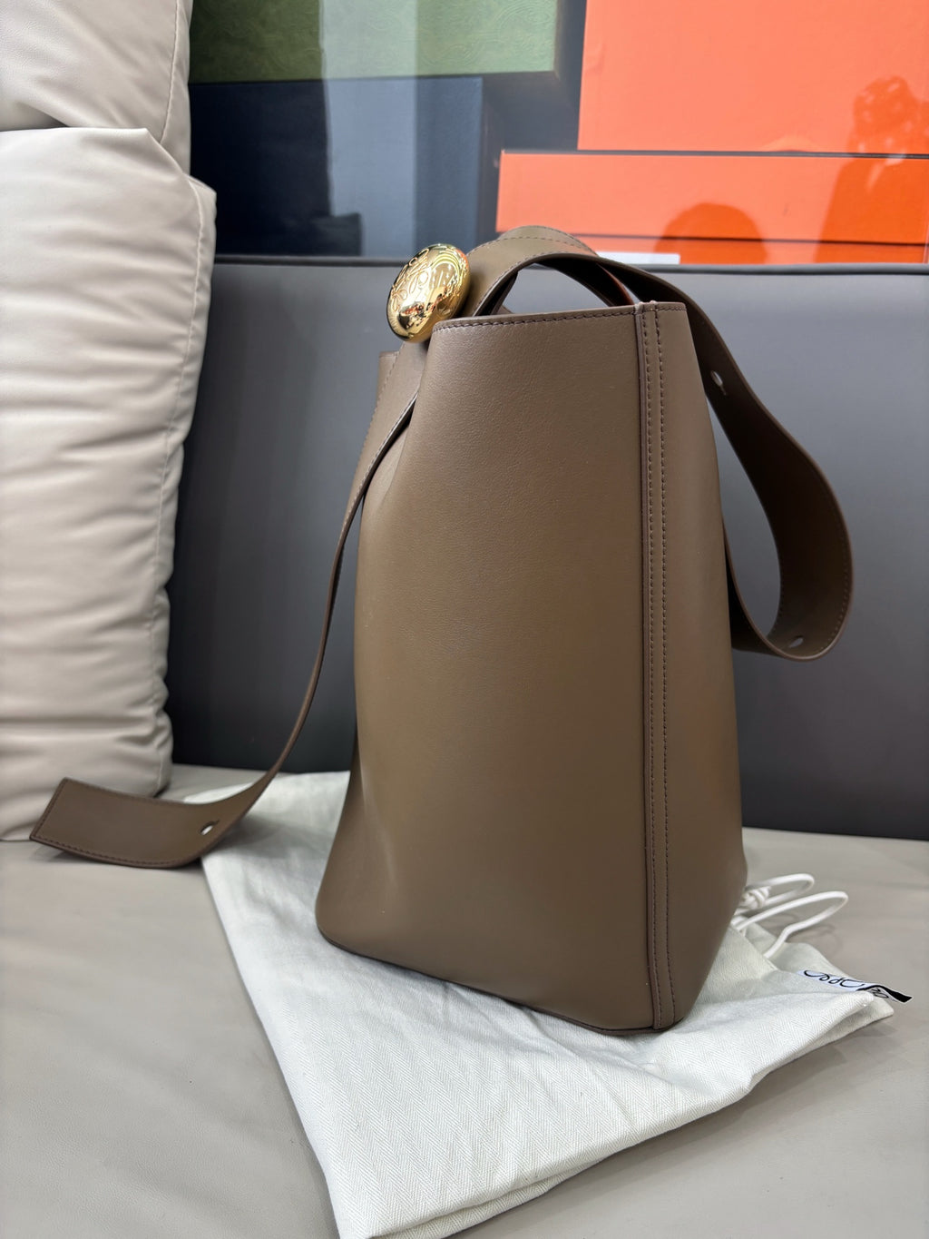 LOEWE Pebble Bucket Medium Bucket Bag Shoulder Bag