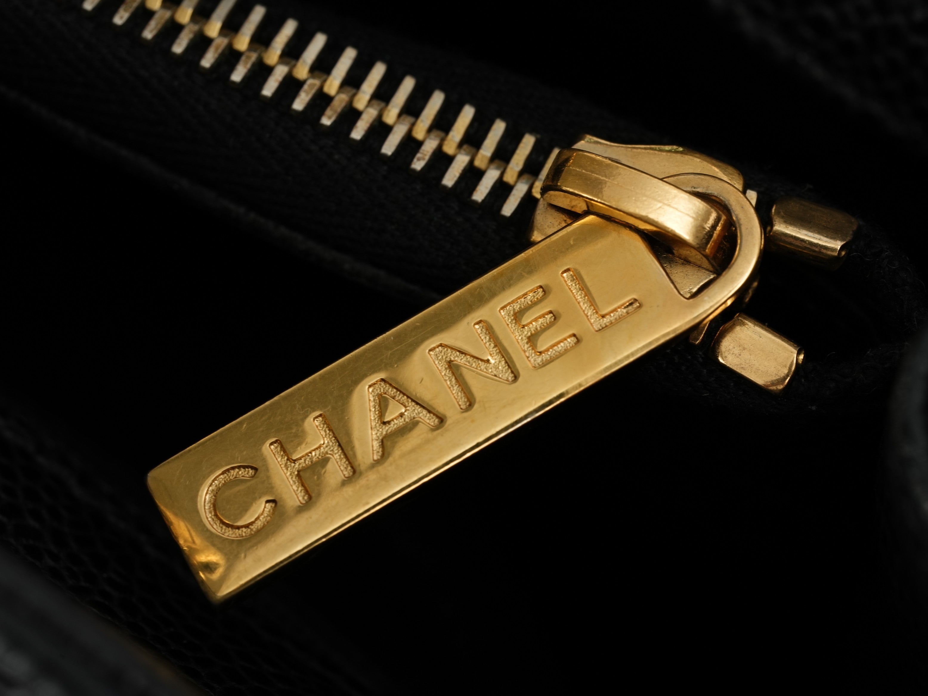 Chanel | Gst Medium Tote In Black Pebbled Leather with Gold-tone Hardware - | - Pre-Owned