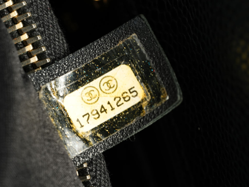 Chanel | Gst Medium Tote In Black Pebbled Leather with Gold-tone Hardware - | - Pre-Owned