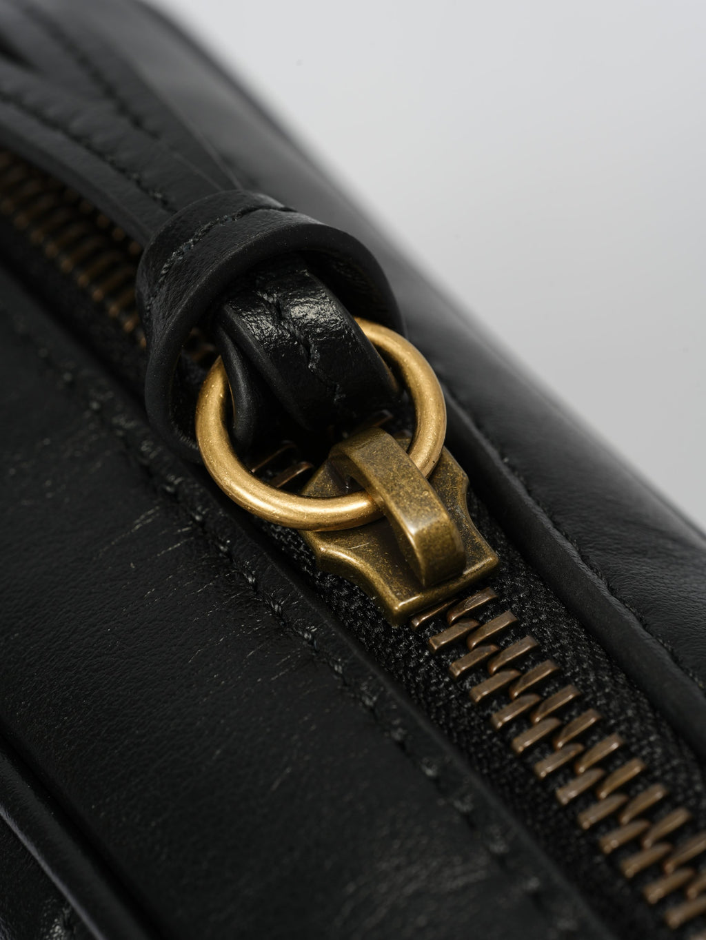 GUCCI Black Marmont Camera Bag Mini - Pre-Owned
