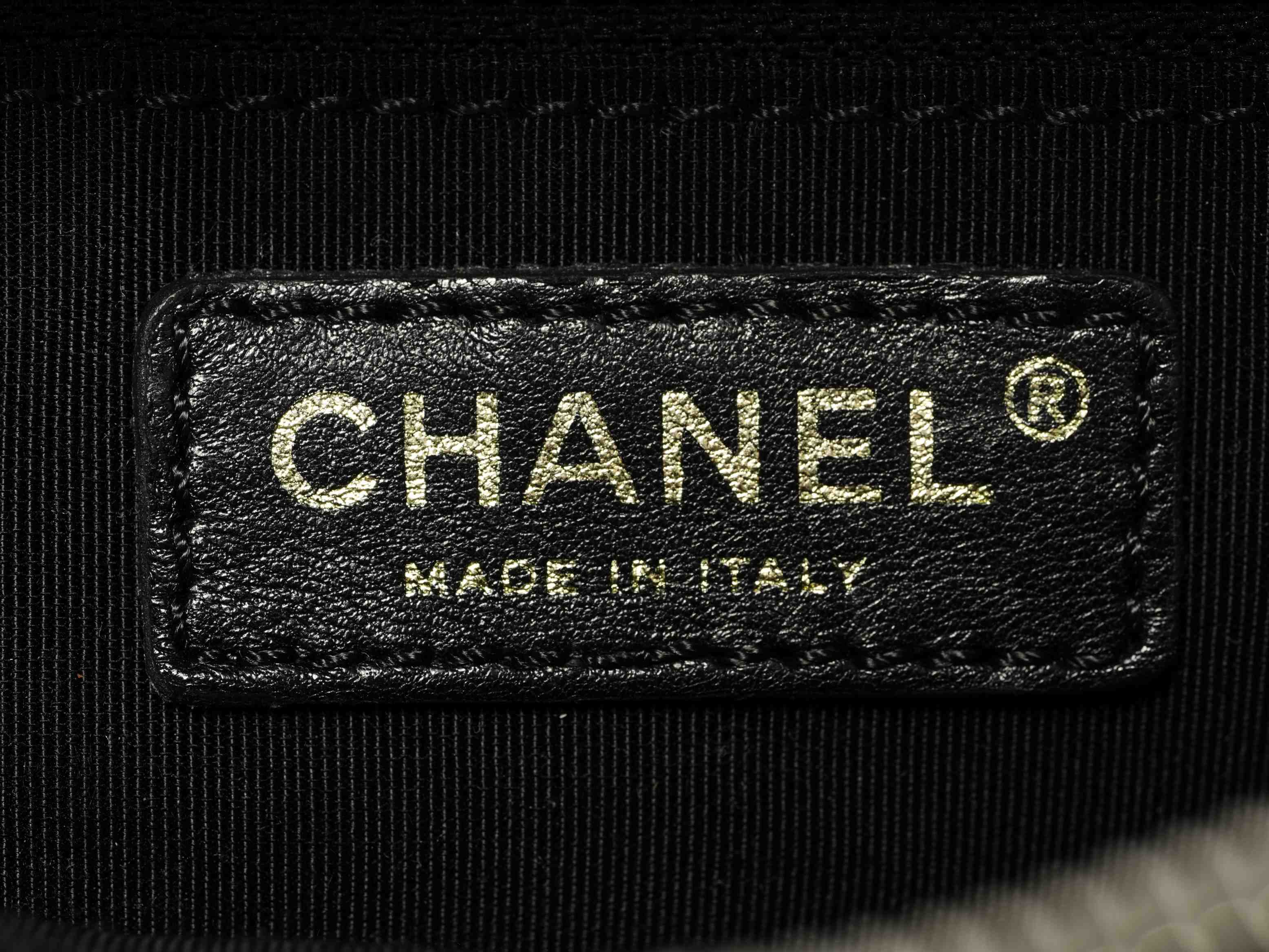 Chanel | Patent Pouch Tote In Black Pebbled Leather with Gold-tone Hardware - | - Pre-Owned