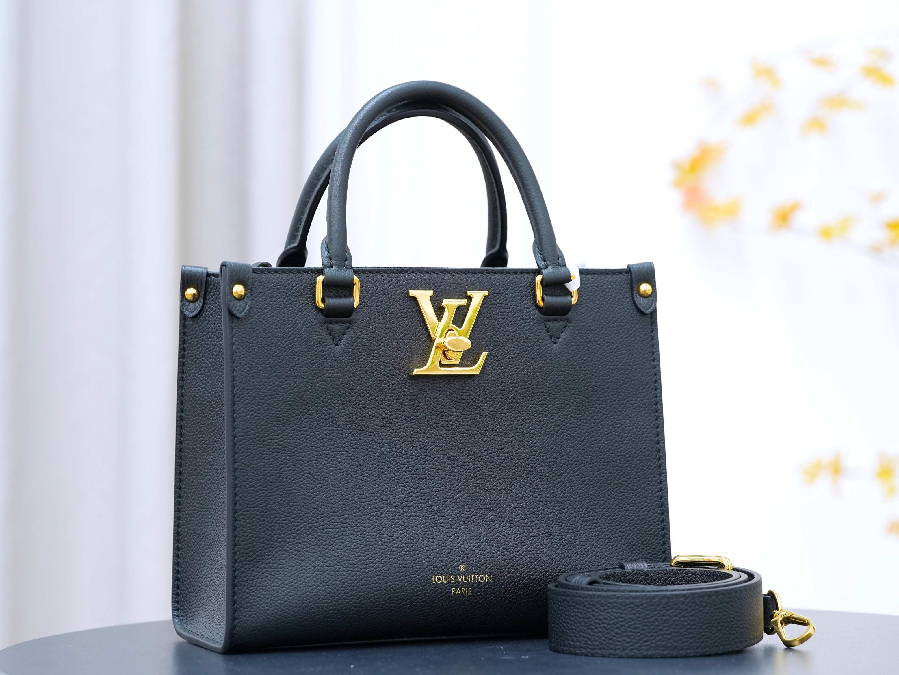 Louis Vuitton lock&go Handbag - Pre-Owned