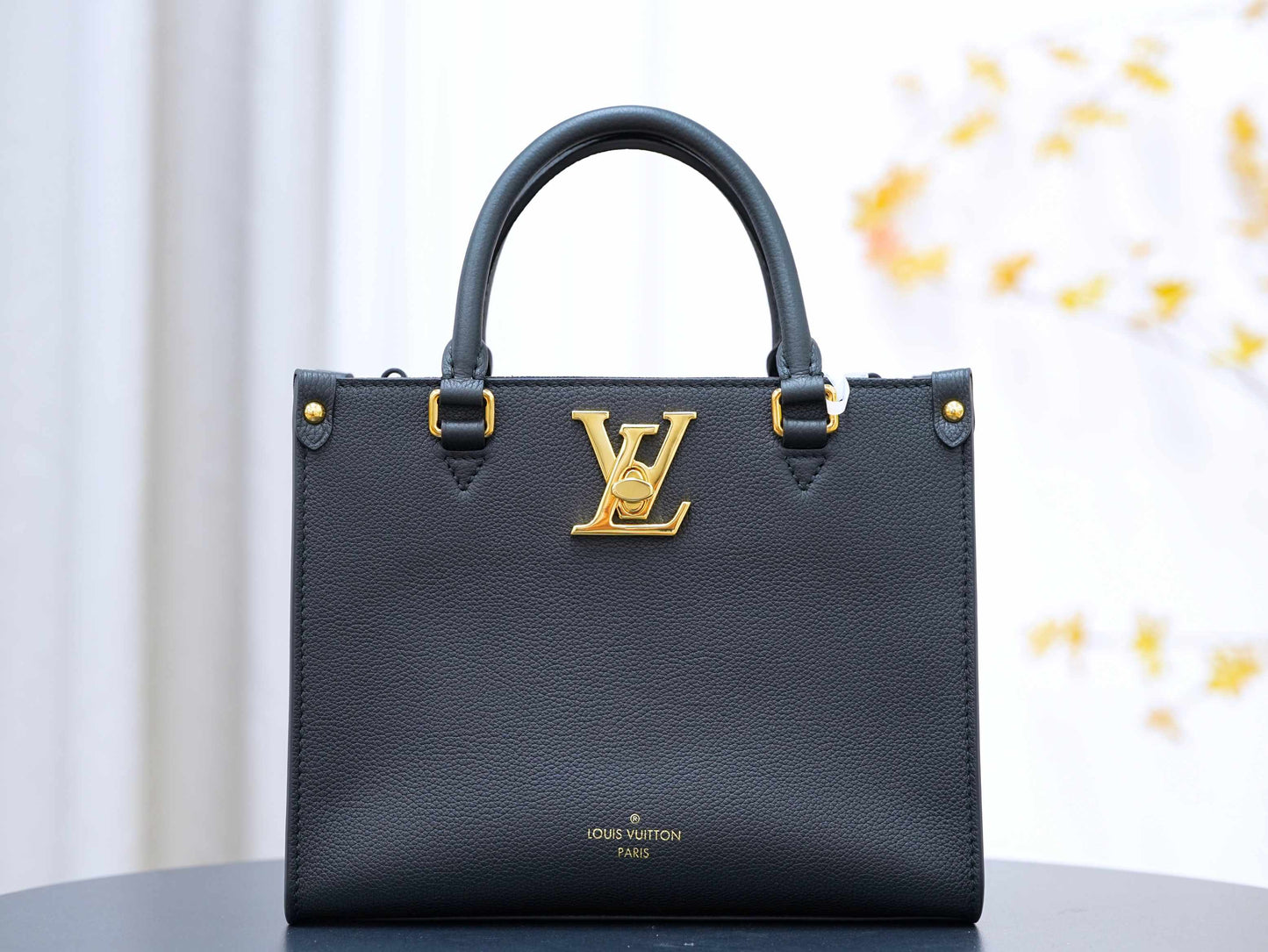 Louis Vuitton lock&go Handbag