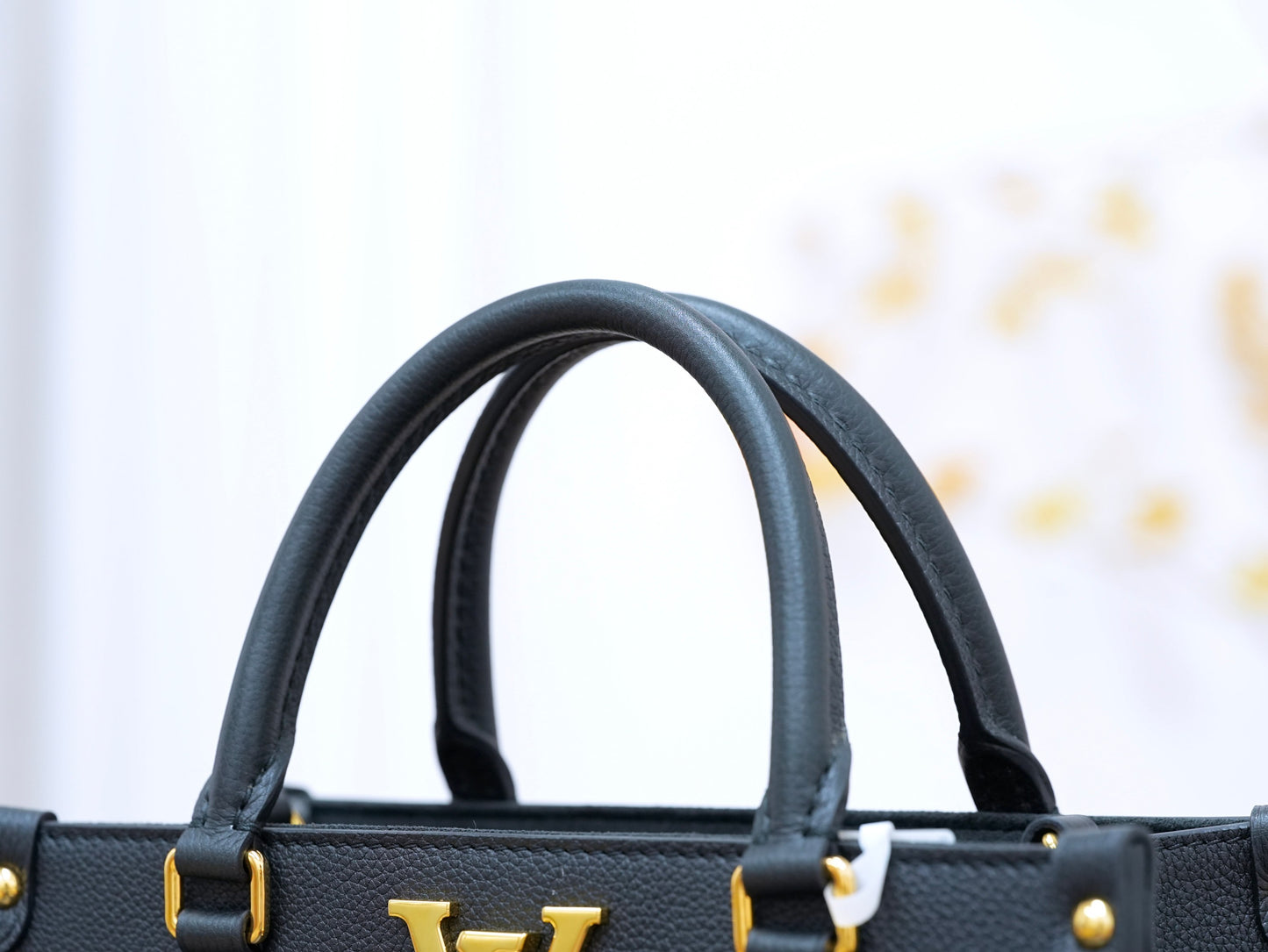 Louis Vuitton lock&go Handbag