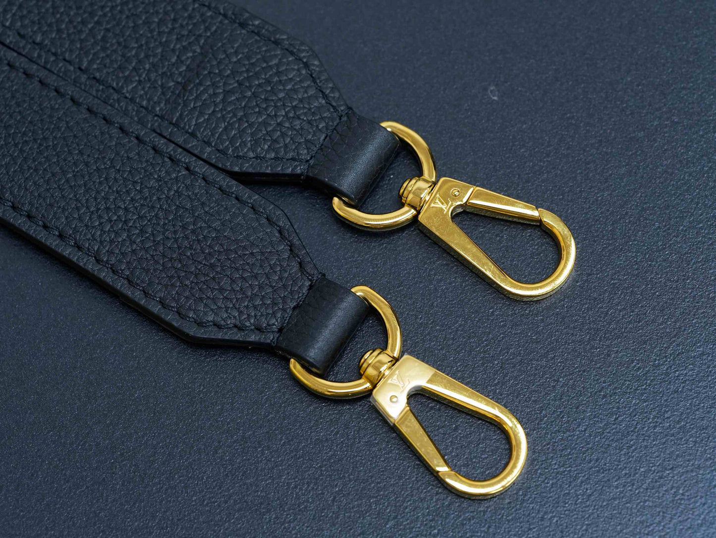 Louis Vuitton lock&go Handbag