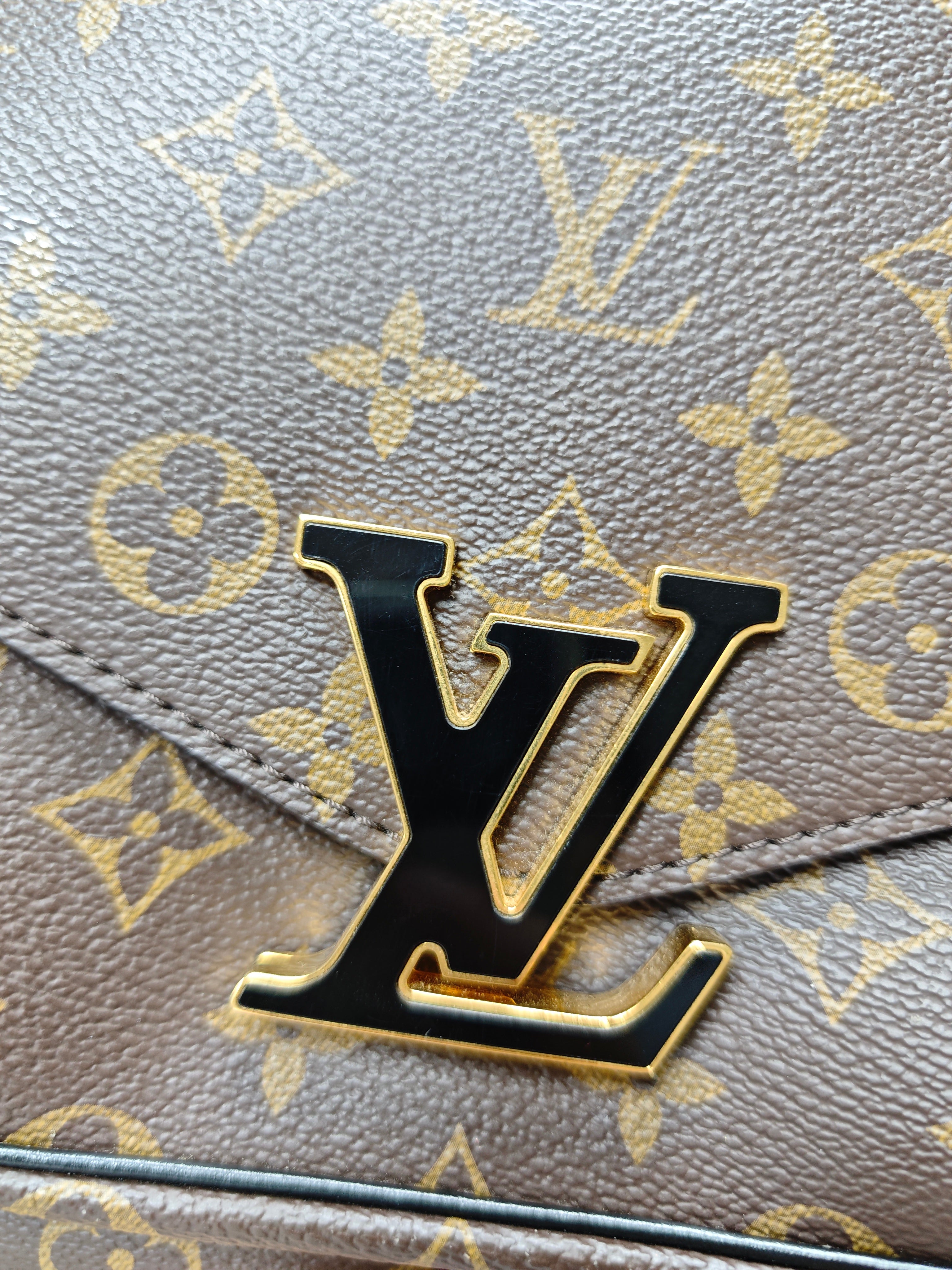Louis Vuitton Passy Chain Bag. - Pre-Owned