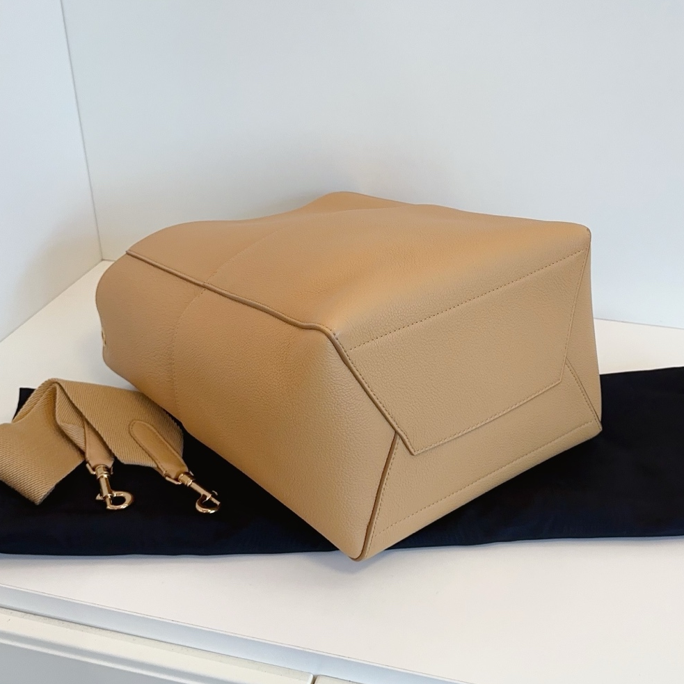 Excellent Celine Sangle Bucket MM Calfskin Shoulder Bag Crossbody Gold Hardware