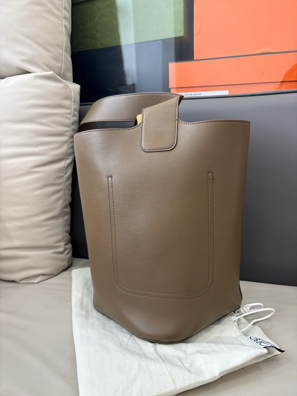 LOEWE Pebble Bucket Medium Bucket Bag Shoulder Bag