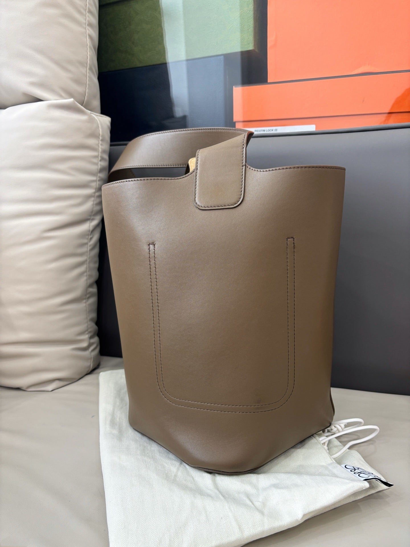 LOEWE Pebble Bucket Medium Bucket Bag Shoulder Bag