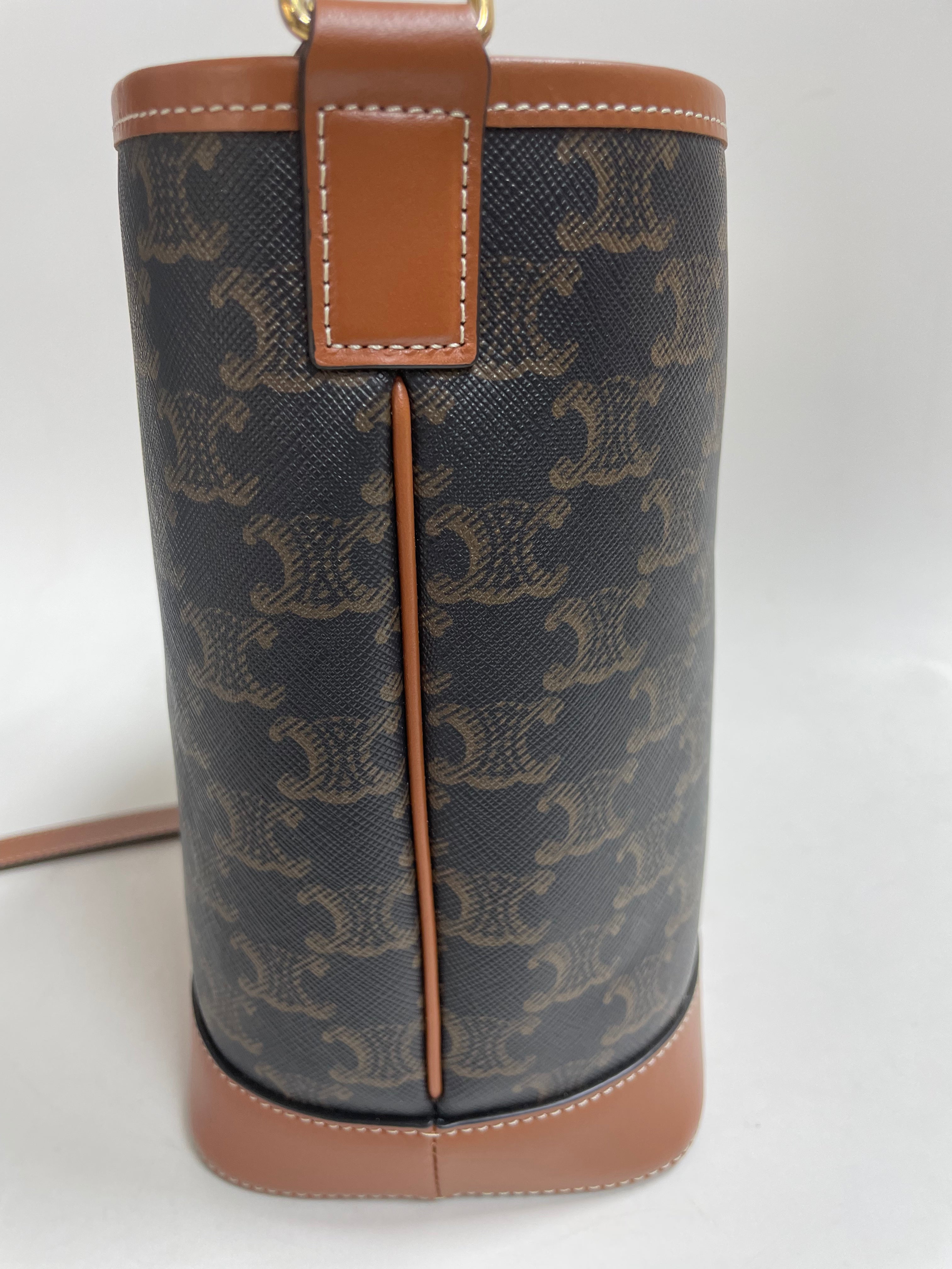 Celine Medium Bucket Bag - Pre-Owned