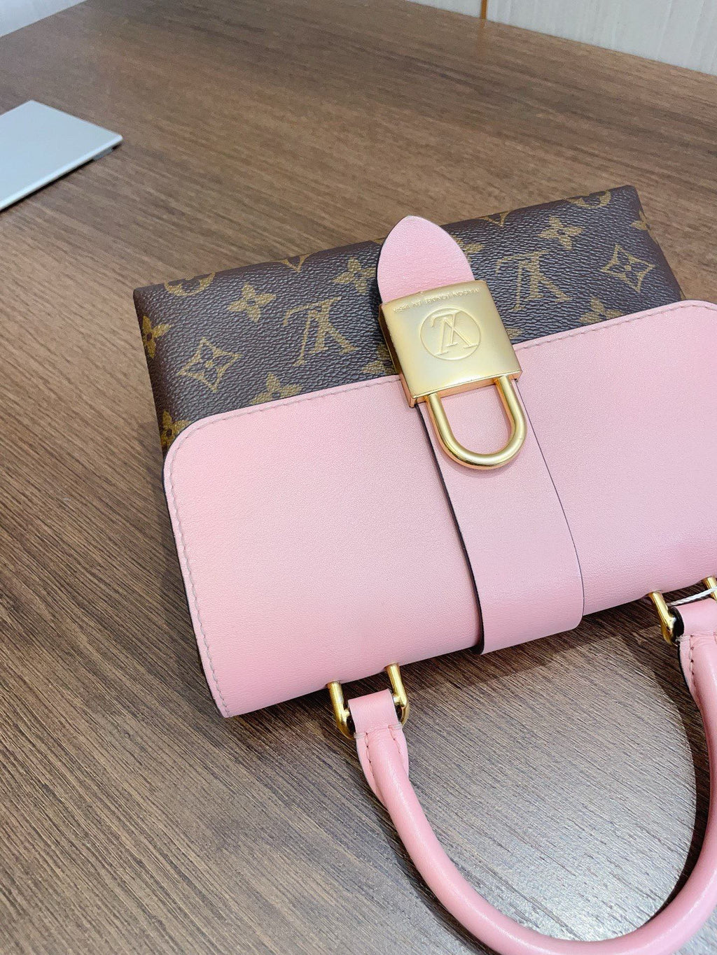 Louis Vuitton Locky BB Locking Handbag Daily Casual Pink Monogram