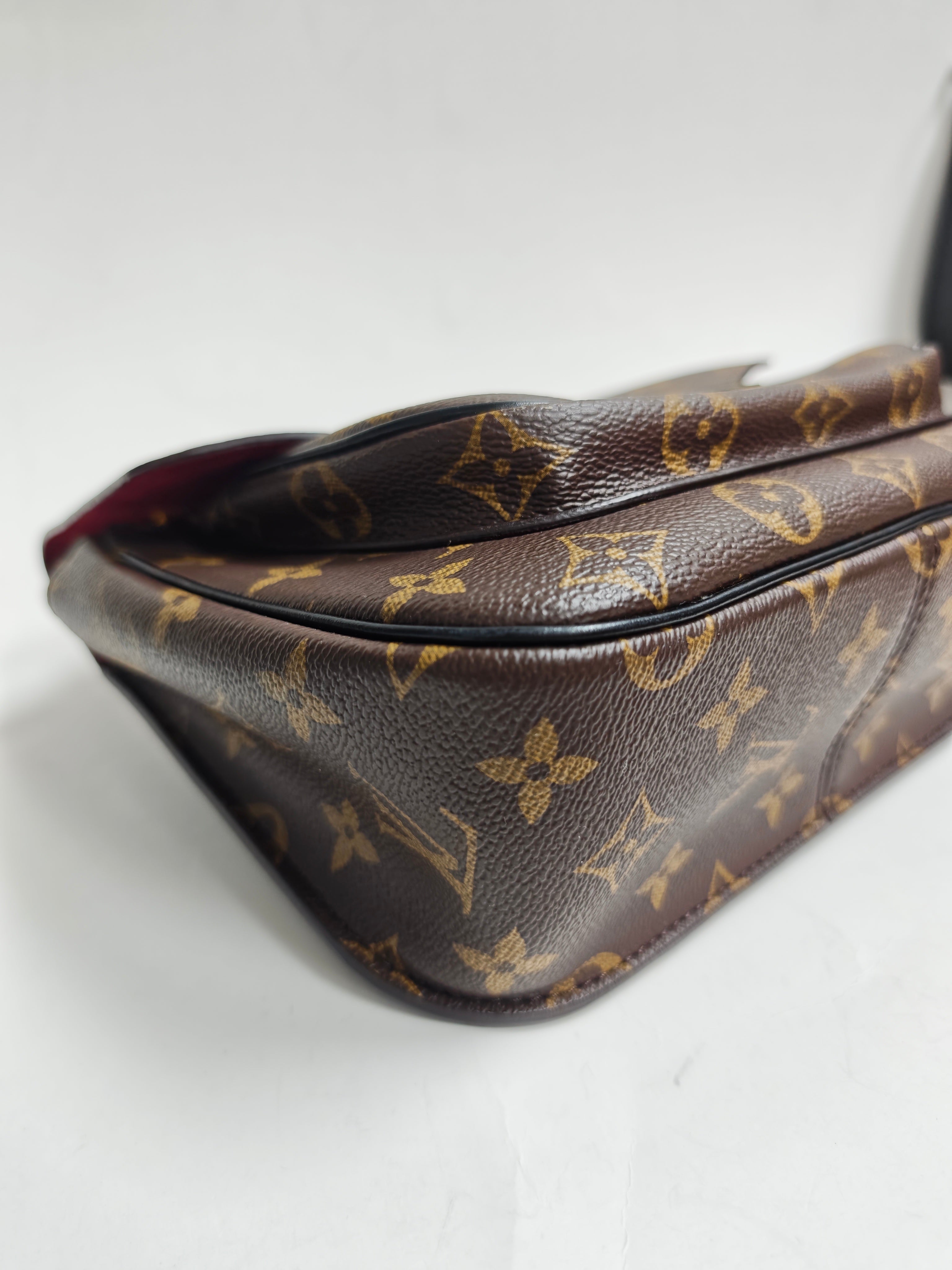 Louis Vuitton Passy Chain Bag. - Pre-Owned