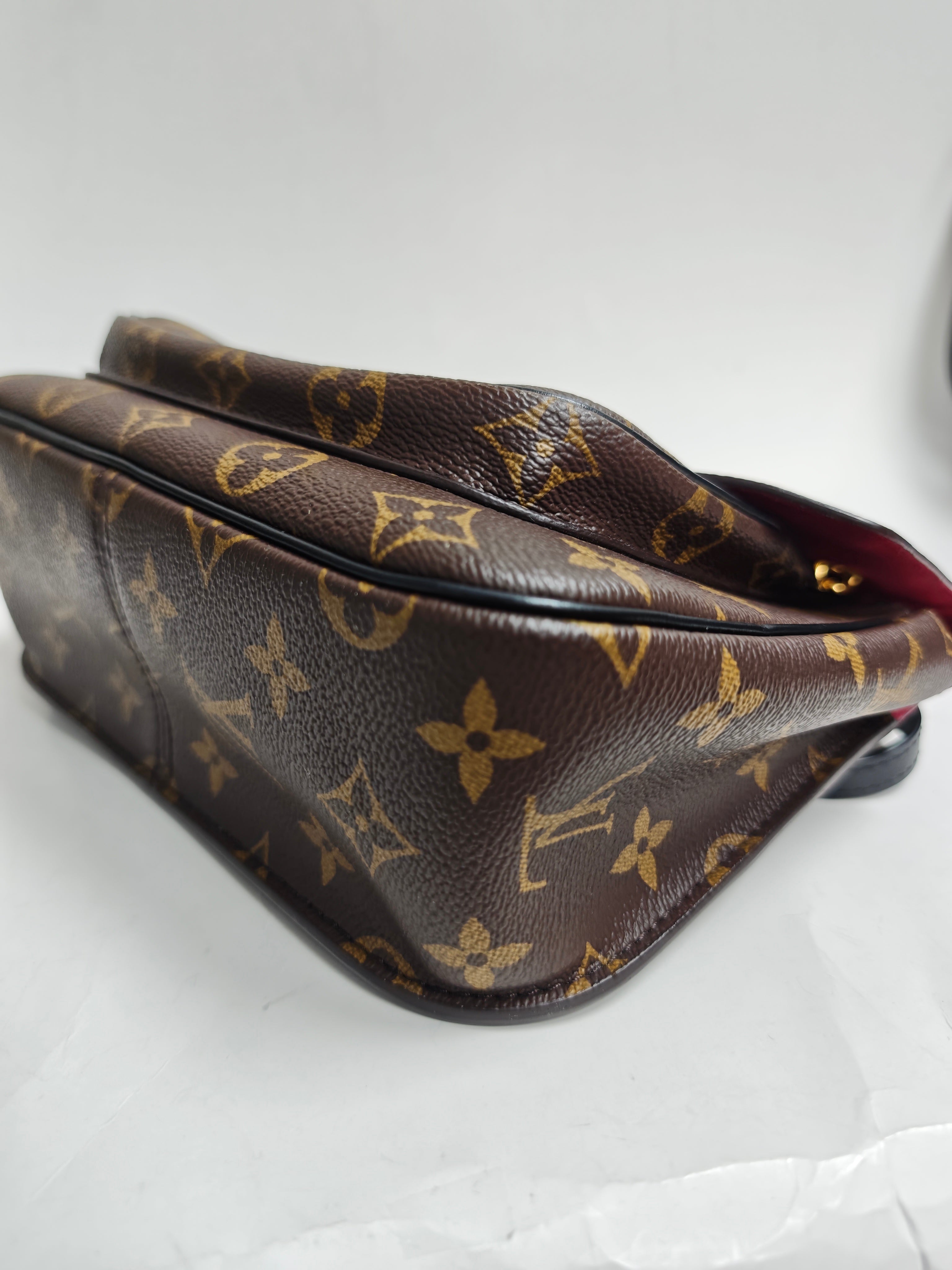 Louis Vuitton Passy Chain Bag. - Pre-Owned