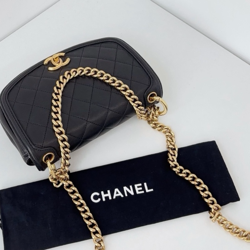 Authentic Chanel Calfskin Black Saddle Chain Shoulder Bag Crossbody Diamond