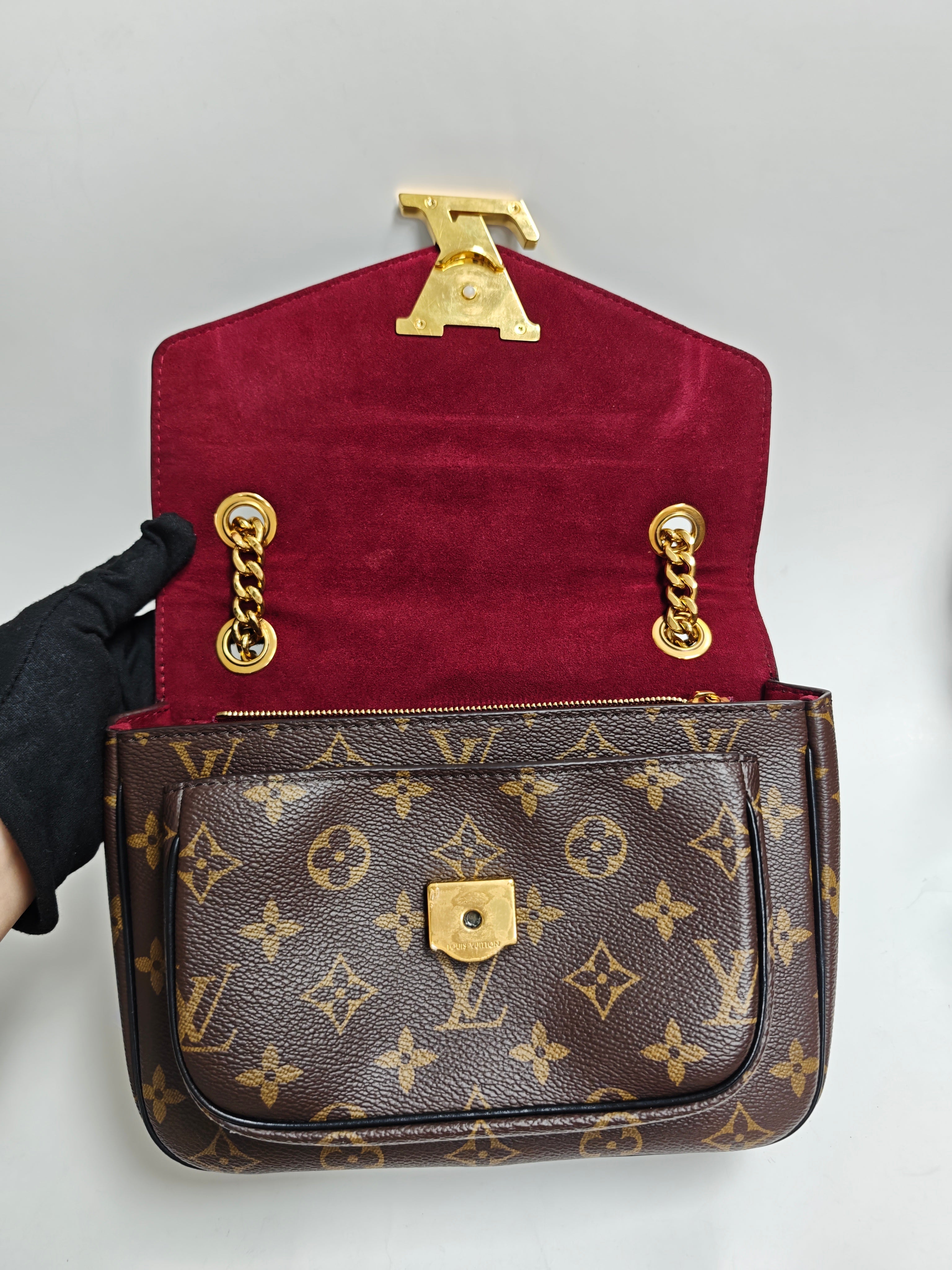 Louis Vuitton Passy Chain Bag. - Pre-Owned