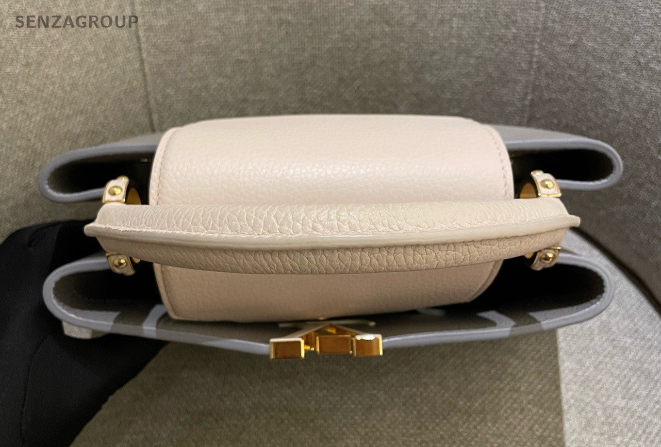 Louis Vuitton Capucines MM Top Handle Bag Crossbody Gray Gold Women Classic