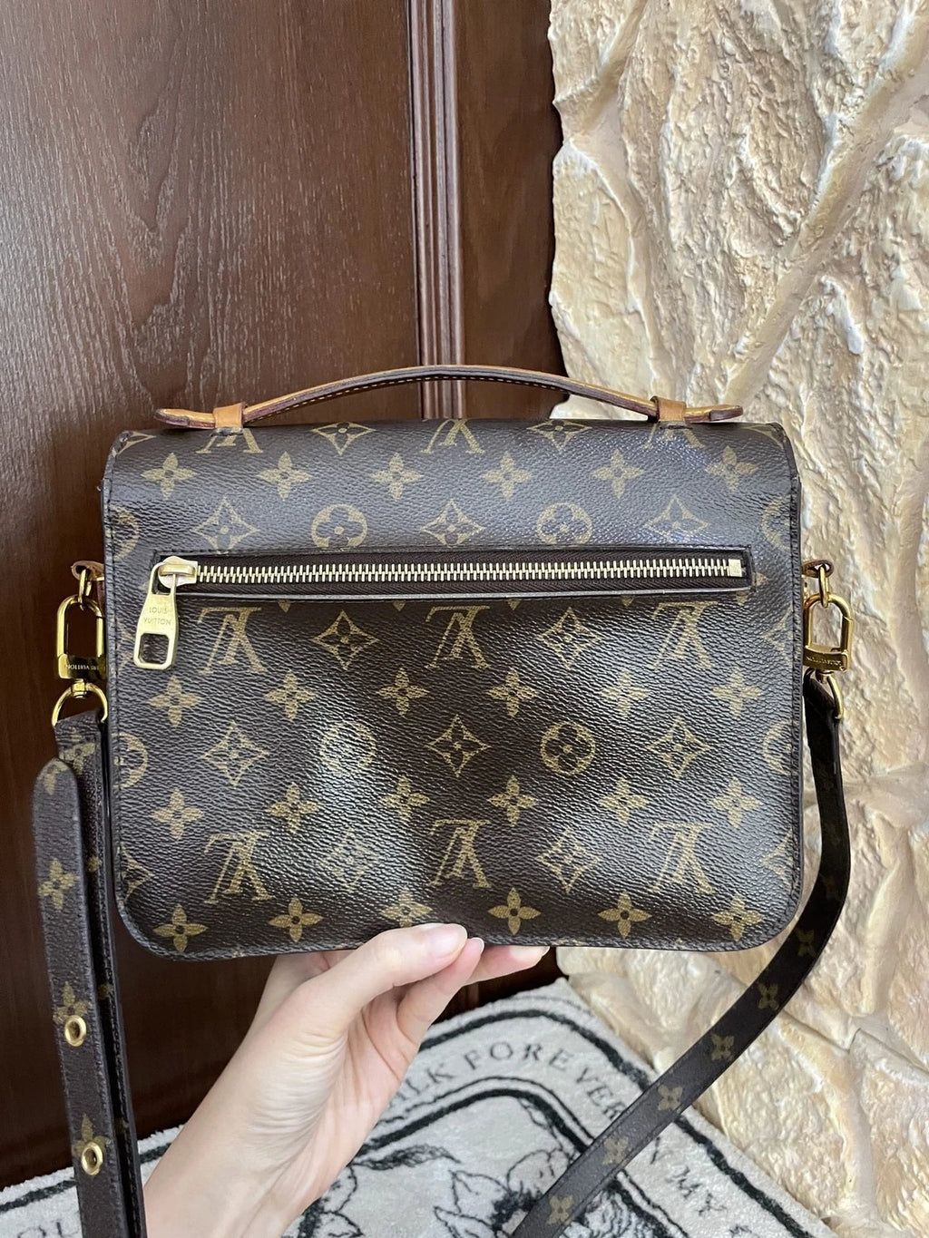 Louis Vuitton Metis Monogram Shoulder Handbag For Women