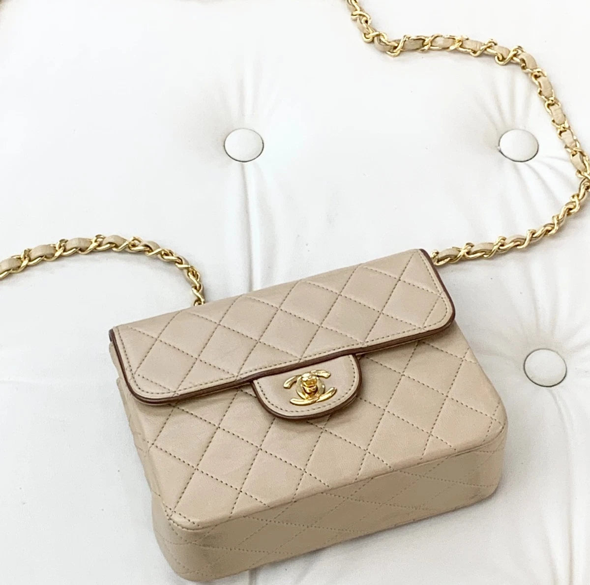Chanel Vintage Lambskin Shoulder Bag Crossbody Bag Women S