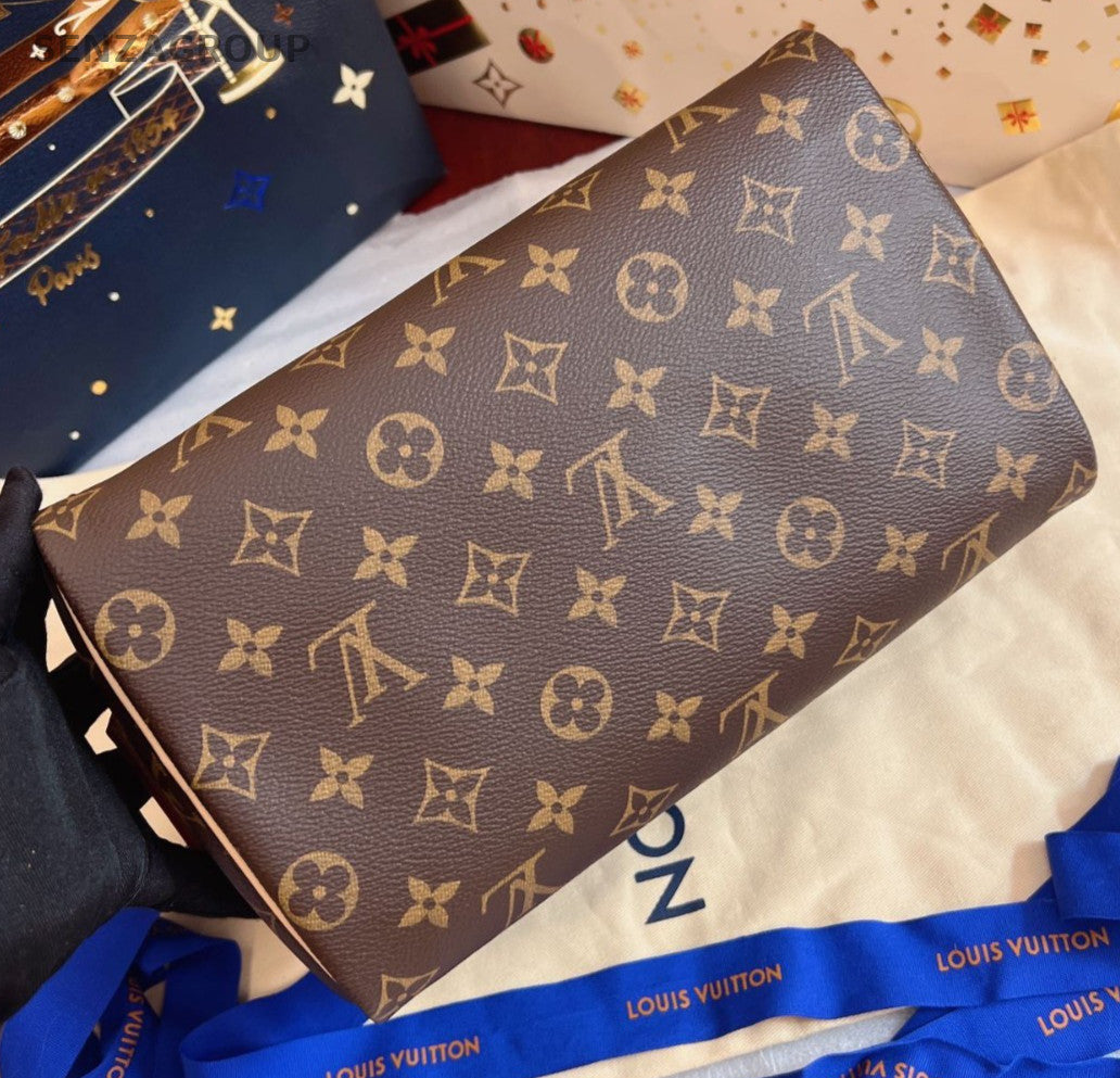 Louis Vuitton Dopp Kit Monogram Handbag Toiletry bag Brown Almost Brand NEW