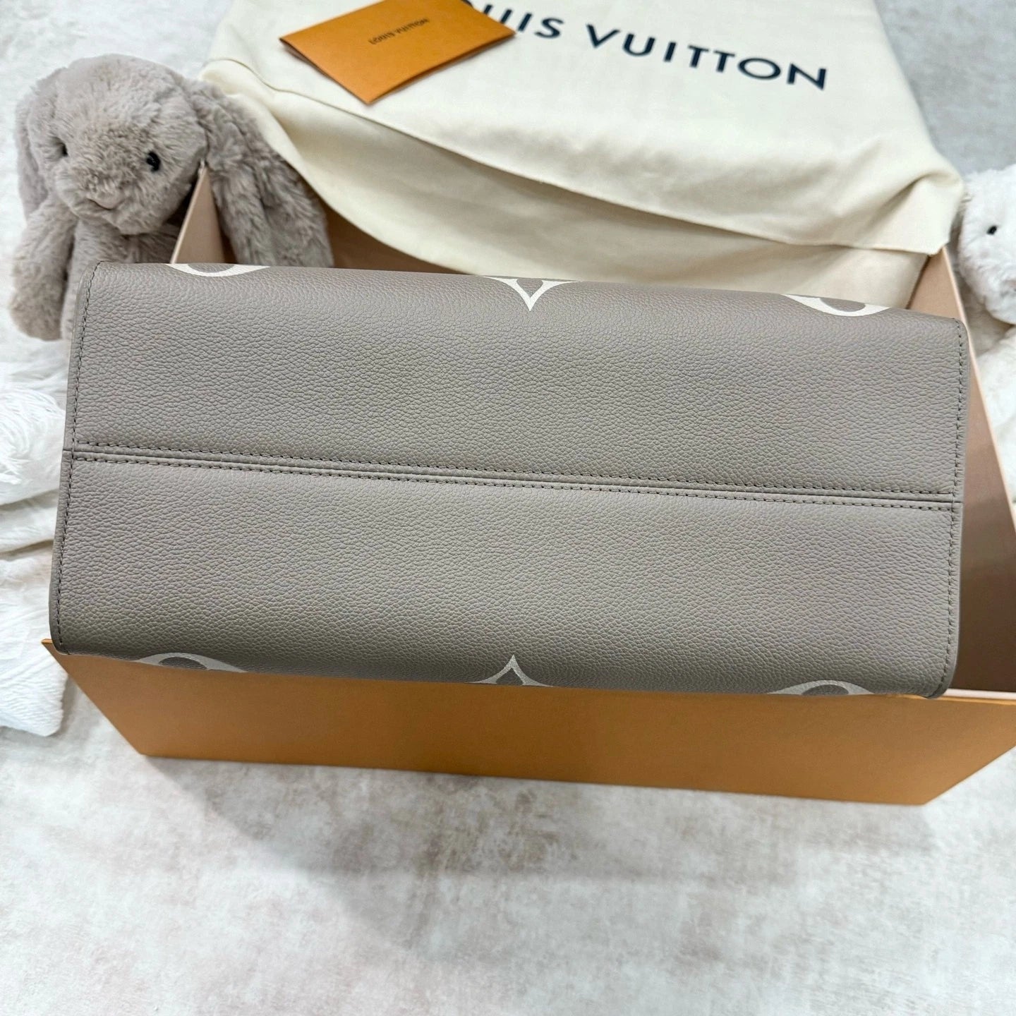 New Louis Vuitton OnTheGo Medium Tote Bag For Women Grey