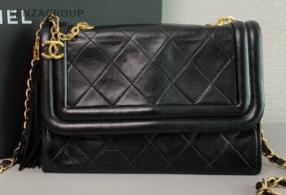CHANEL Classic Diamond pattern Black gold Shoulder bag Crossbody