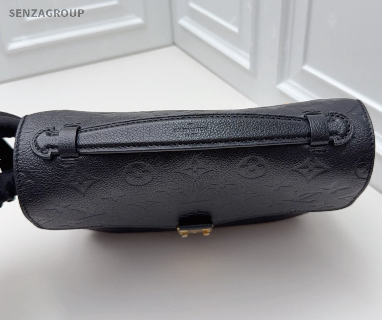 Louis Vuitton Pochette Metis Monogram Shoulder Bag Crossbody Almost Brand NEW