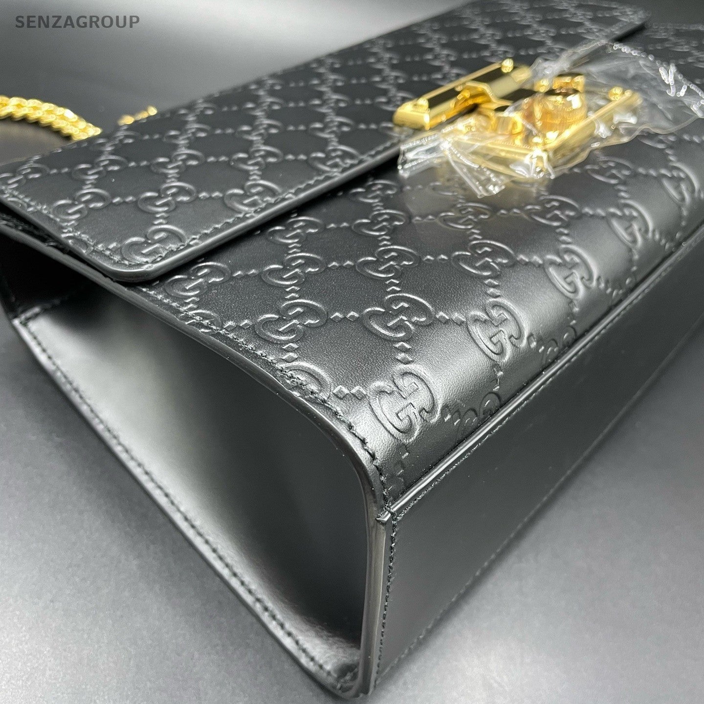 Gucci Padlock Chain Shoulder Bag Black Gold Used Women Classic Fashion