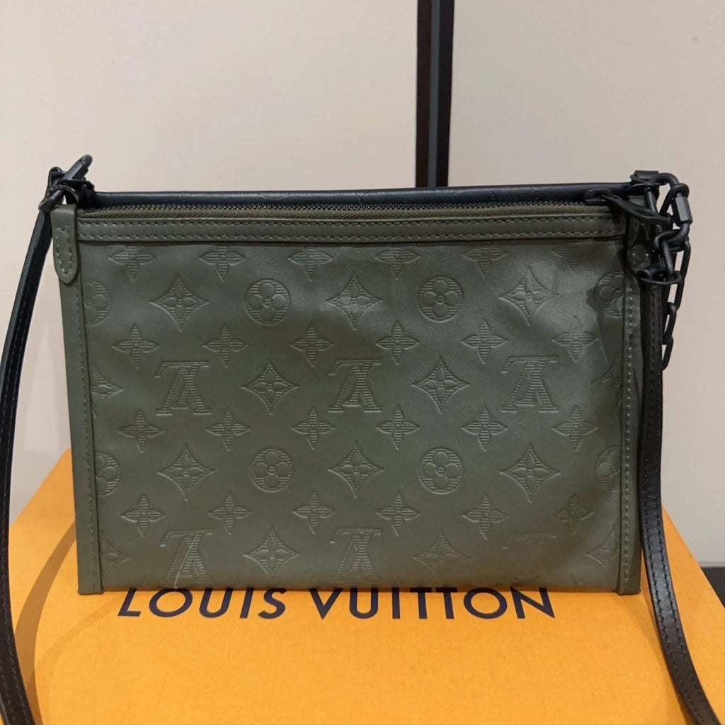 Louis Vuitton Limited 2-in-1 Flat Messenger Calfskin Crossbody Women