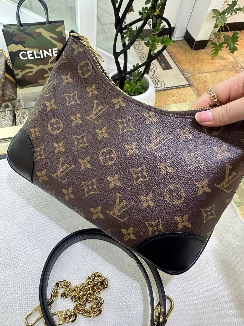 Louis Vuitton Black Leather Shoulder Crossbody Bag For Women