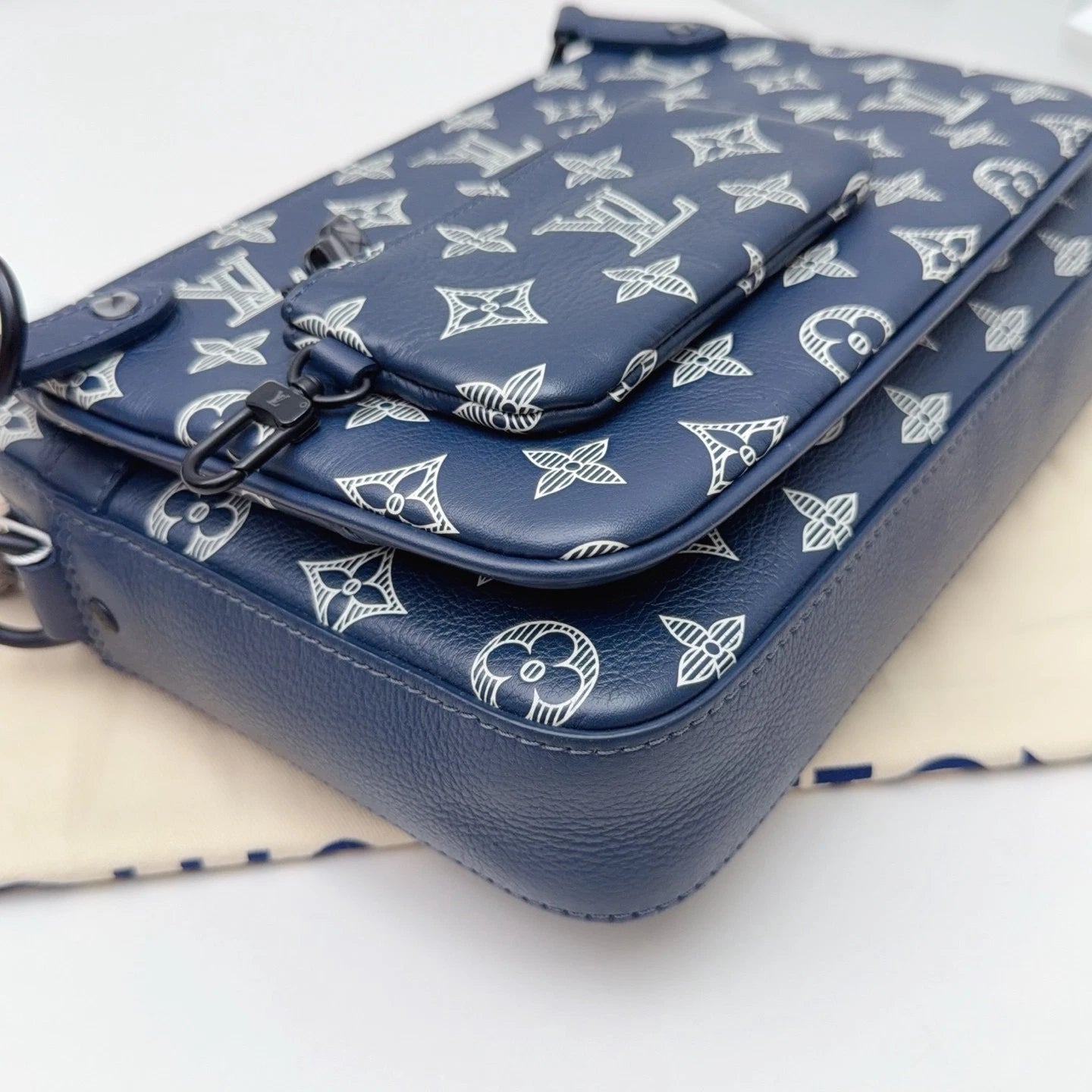 Louis Vuitton Trio Messenger Calfskin Monogram Blue Shoulder Bag Crossbody