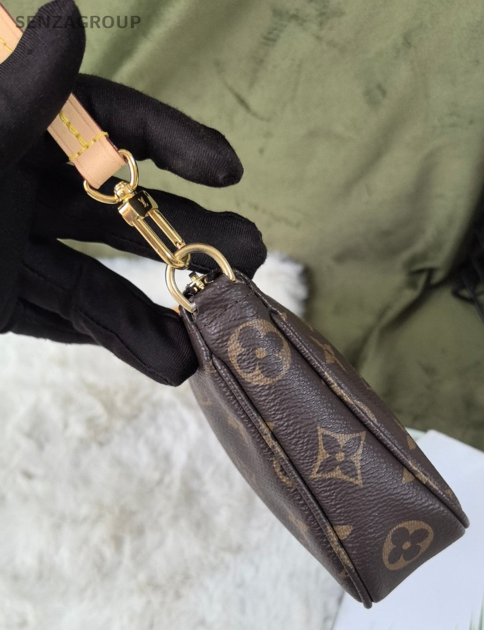 Louis Vuitton Monogram Pochette Accessories Shoulder Handbag Women Handbag