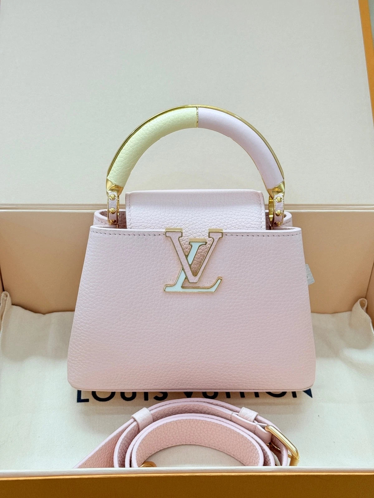 Louis Vuitton Capucines Pink Crossbody Handbag Excellent