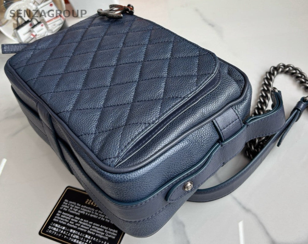 CHANEL Classic Diamond pattern Camera bag Calfskin Shoulder bag Crossbody