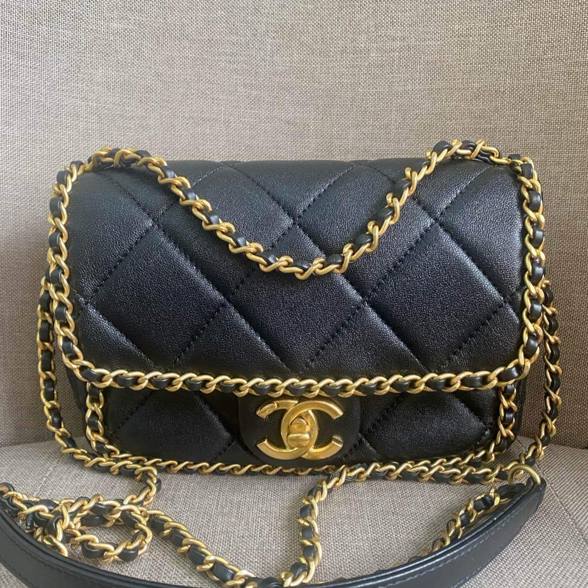 Chanel 24B Quilted Chain Shoulder Crossbody Bag Black Gold Classic