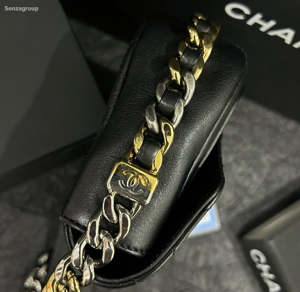Chanel Diamond Calfskin Messenger Chain Shoulder Bag Crossbody Black Gold Women