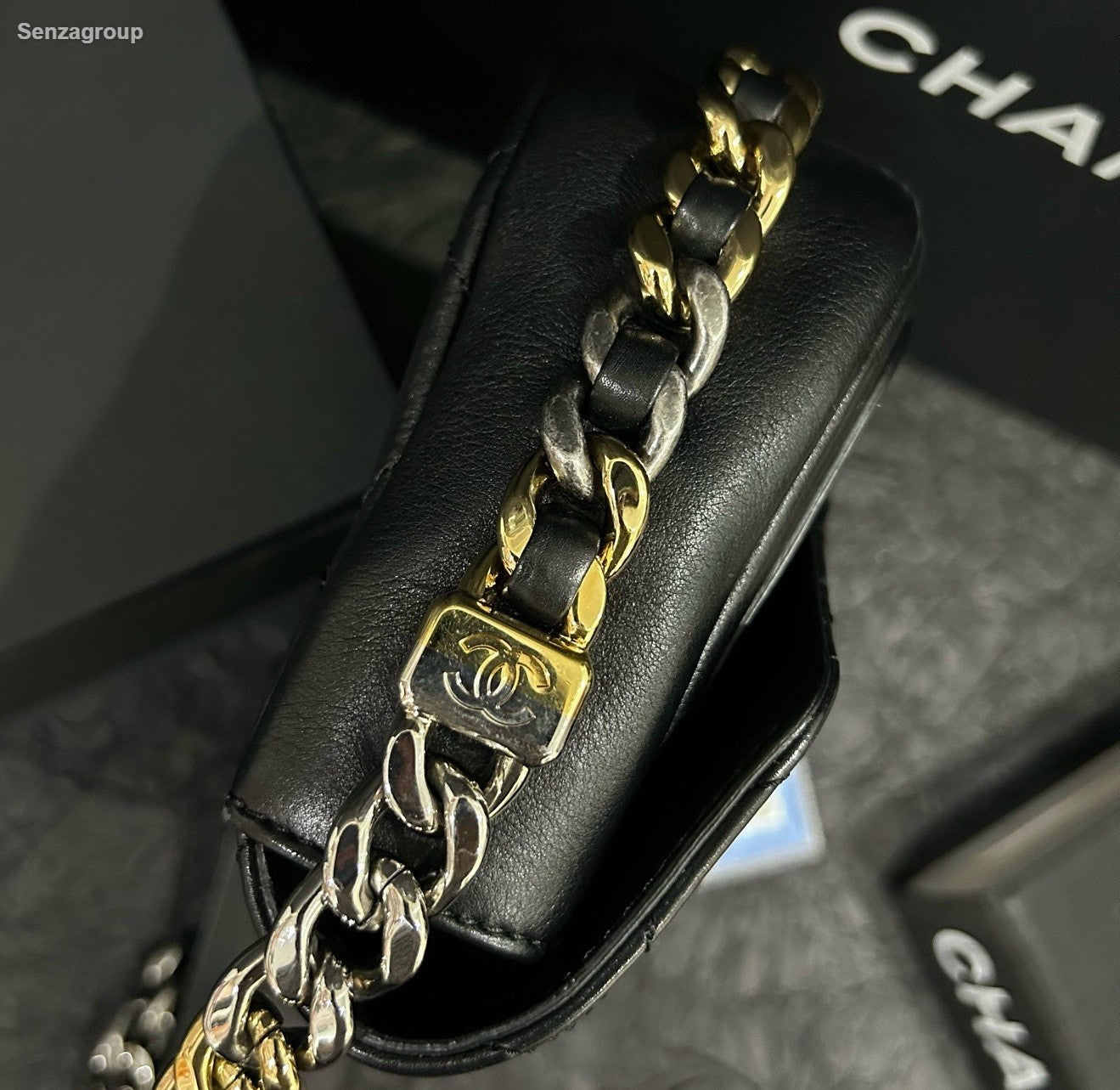 Chanel Diamond Calfskin Messenger Chain Shoulder Bag Crossbody Black Gold Women