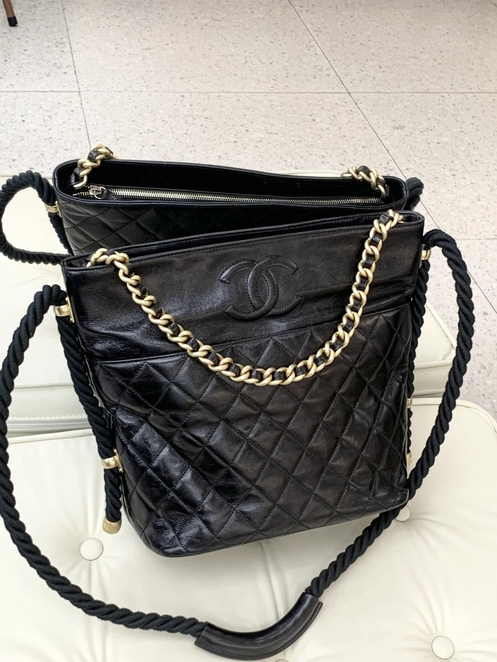Chanel Calfskin Chain Diamond Shoulder Bag Crossbody Black Gold Women Classic S