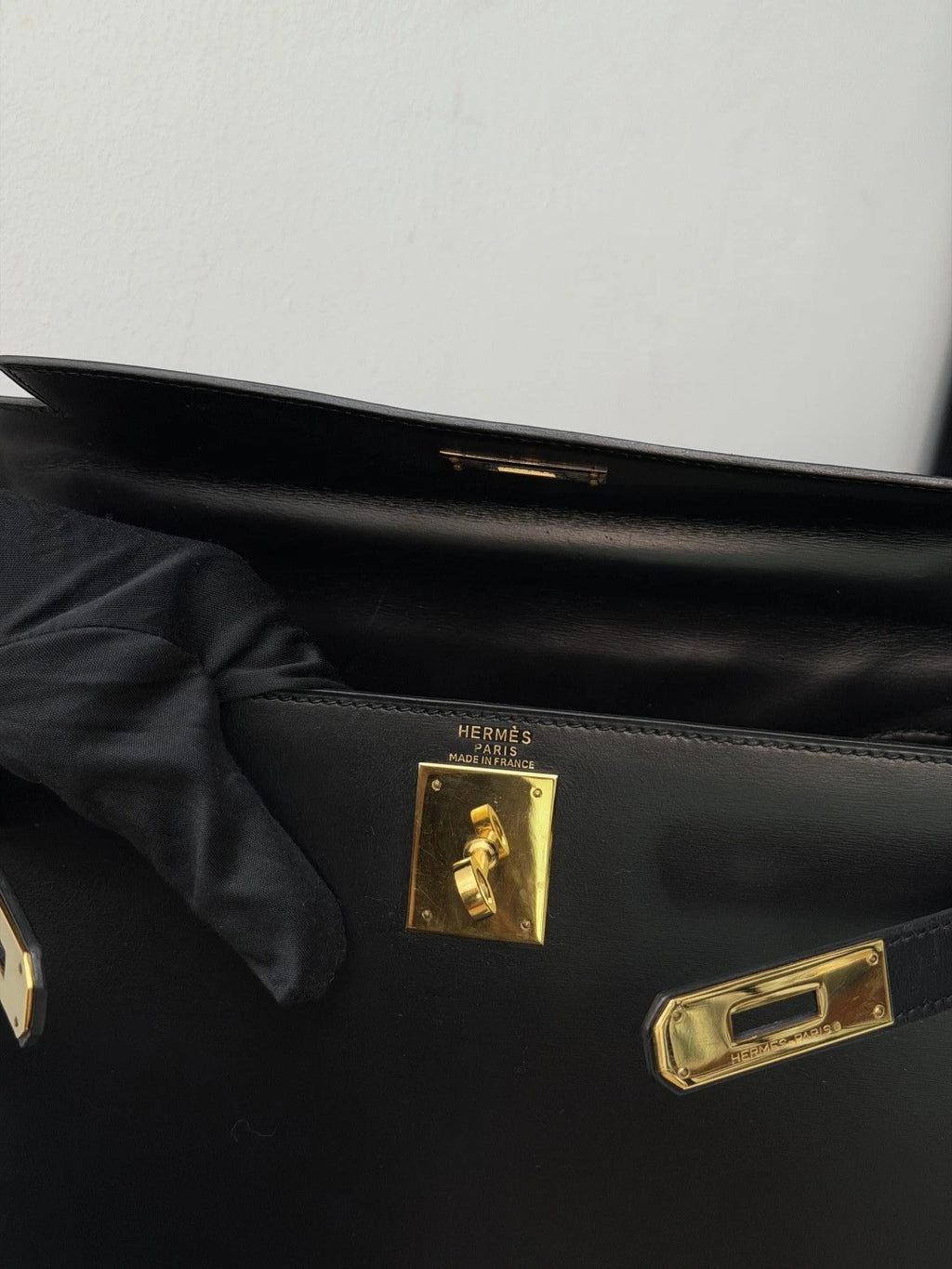 Authentic Hermes Kelly28 Box Tote Black Handbag Gold Hardware