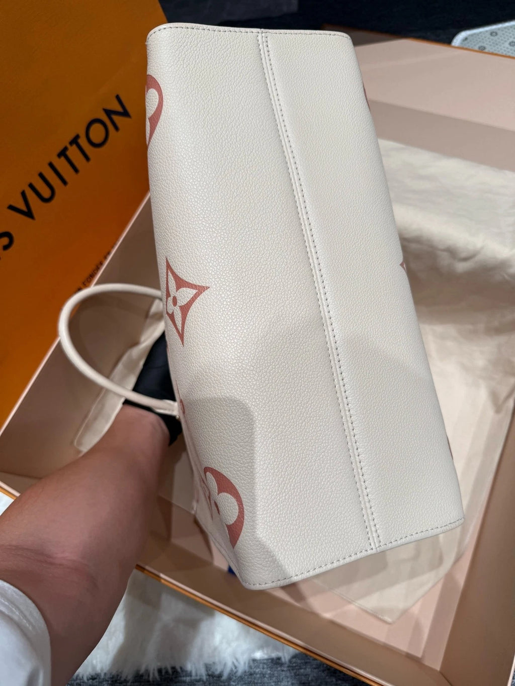 Louis Vuitton OnTheGo Tote Bag Excellent