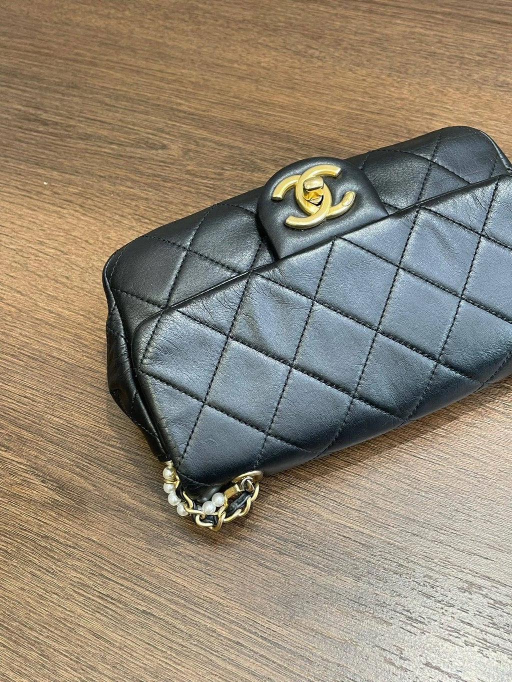CHANEL Classic Flap Series Large Mini Chain Crossbody Bag Daily Use Black Gold