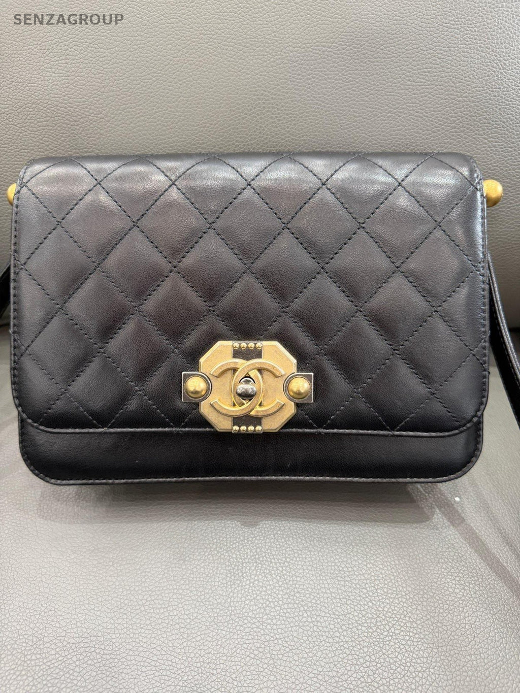 CHANEL Diamond Pattern Chain Shoulder bag Black Gold Women Classic