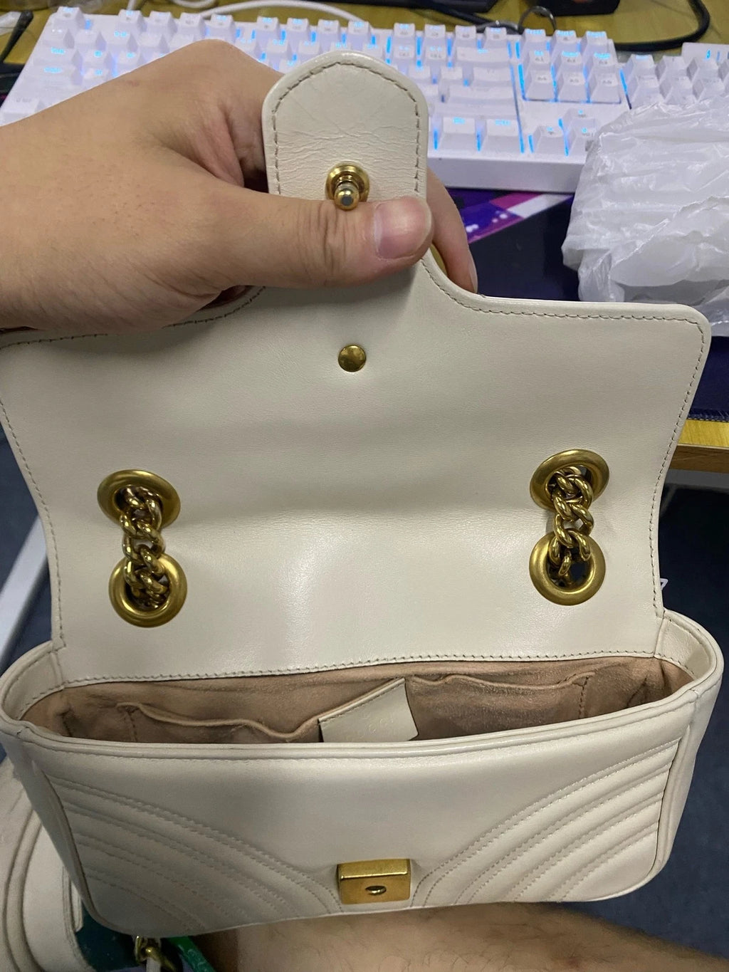 GUCCI GG Marmont22 White Gold Hardware Shoulder Bag For Women