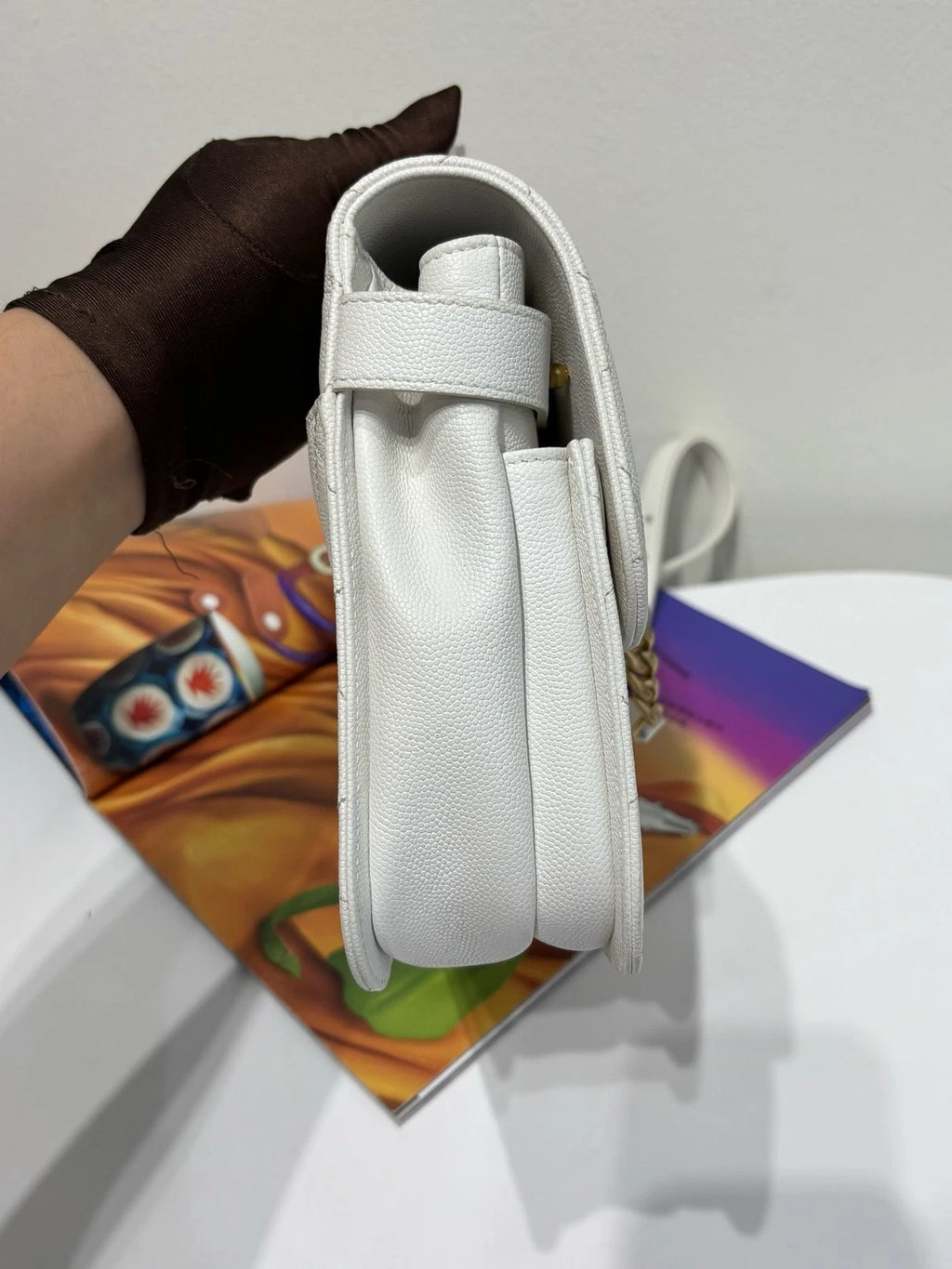 CHANEL White Grainy Leather Messenger Shoulder Bag For Women