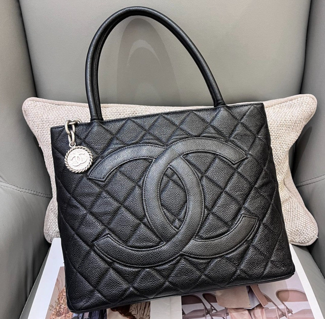 Chanel Hilton Diamond CC Logo Top Handle Bag Shoulder Bag Black Silver Women