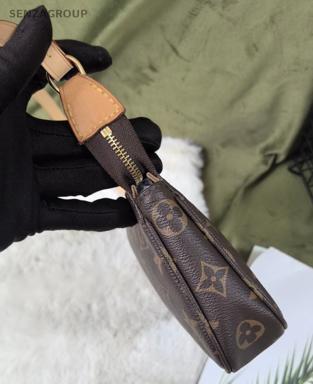 Louis Vuitton Monogram Pochette Accessories Shoulder Handbag Women Handbag