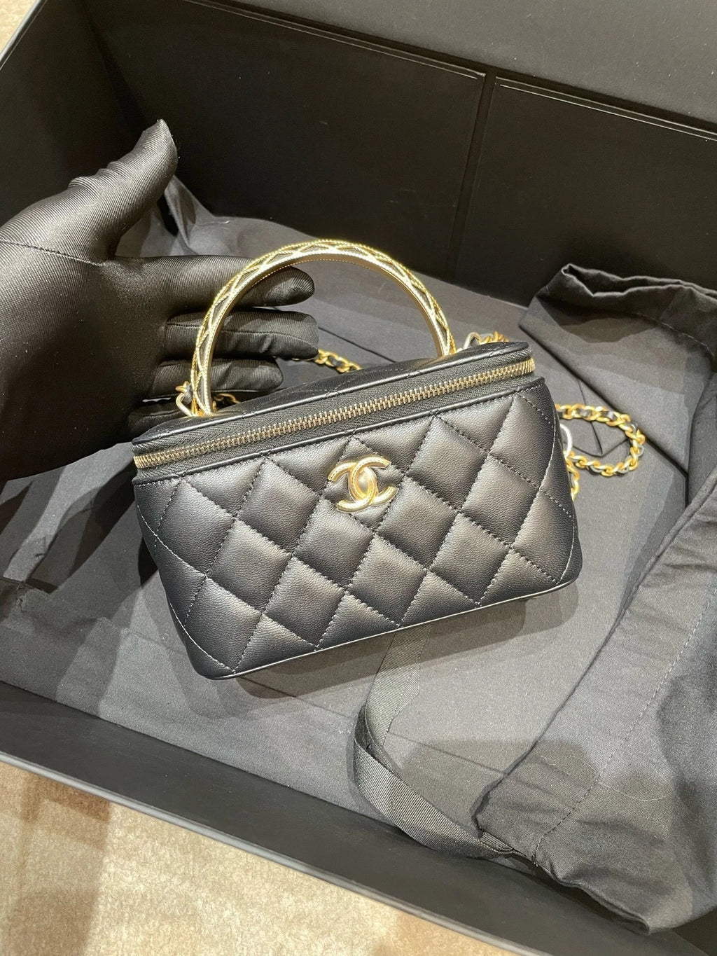 CHANEL Lambskin Metal Handle Vanity Case Bag For Women