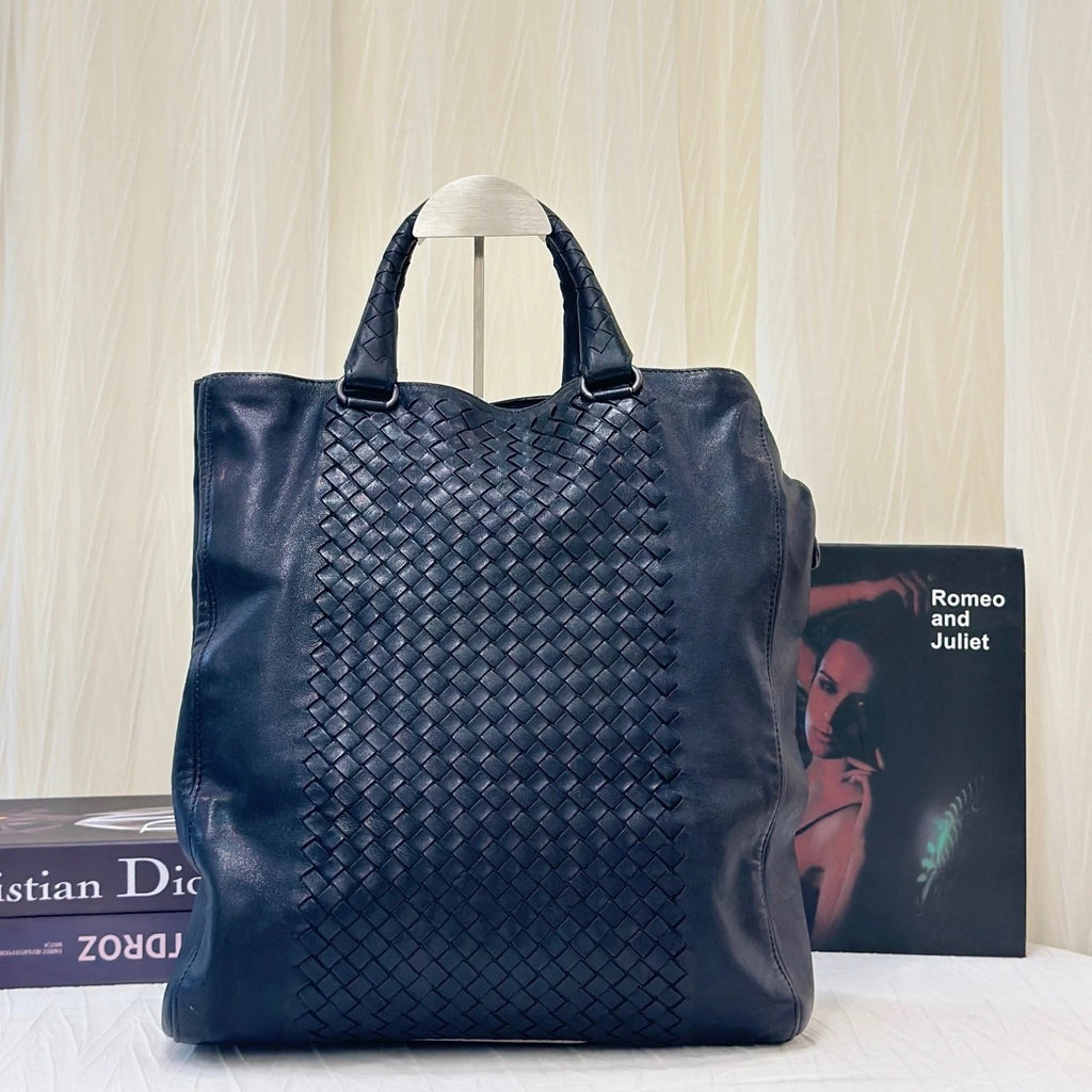 Bottega Veneta Woven Lambskin Handbag For Unisex Adults
