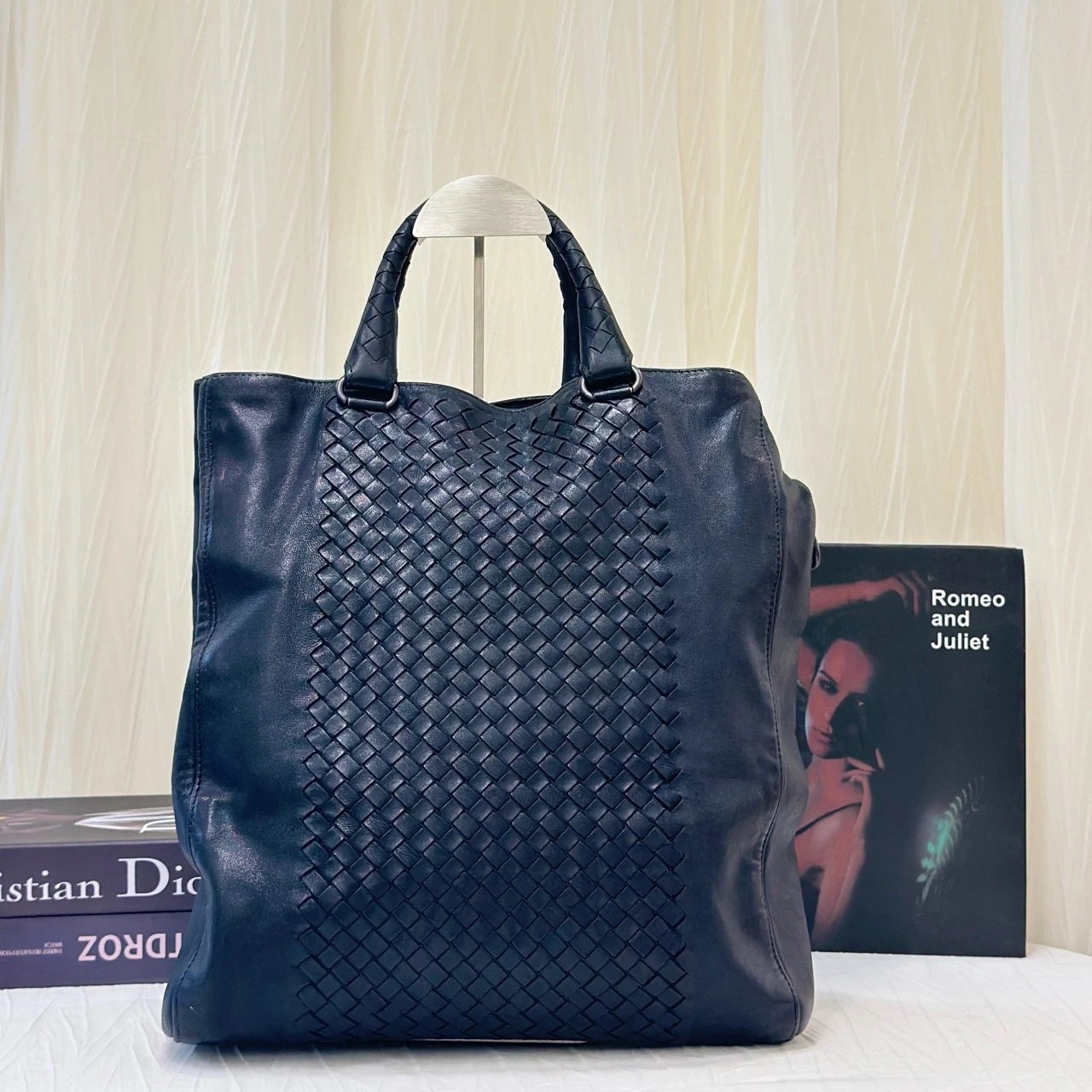 Bottega Veneta Woven Lambskin Handbag For Unisex Adults
