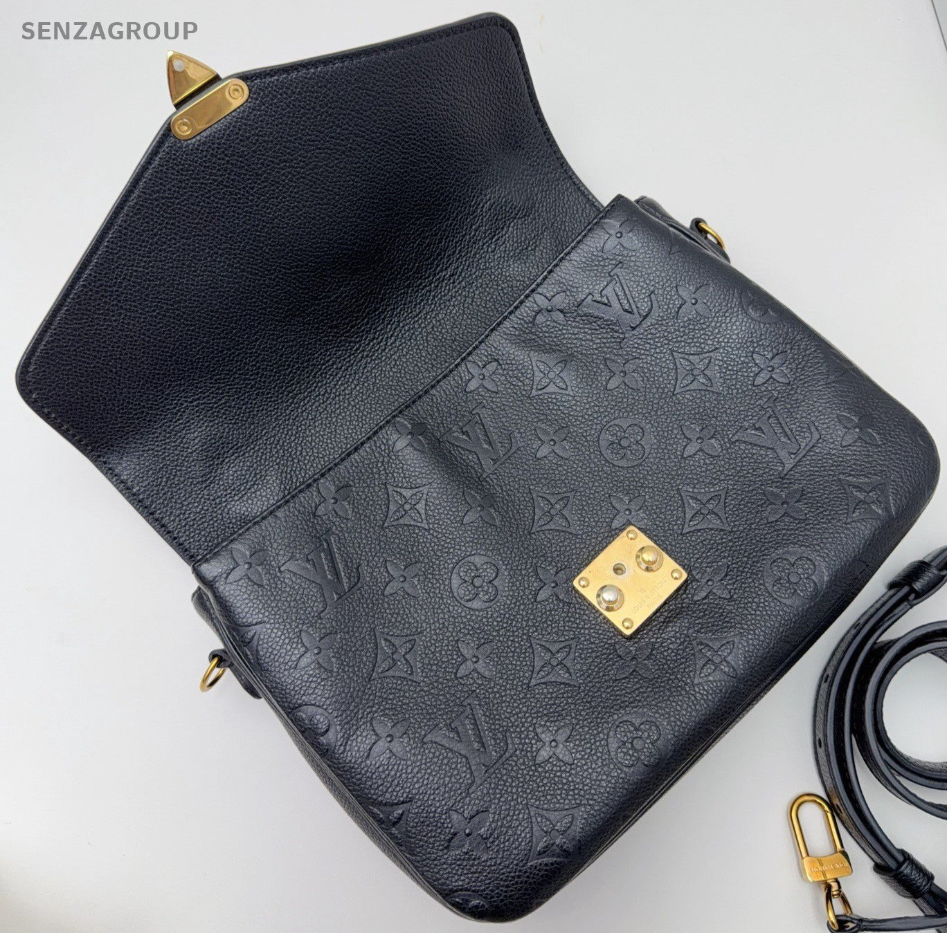 Louis Vuitton Pochette Metis Monogram Shoulder Bag Crossbody Almost Brand NEW