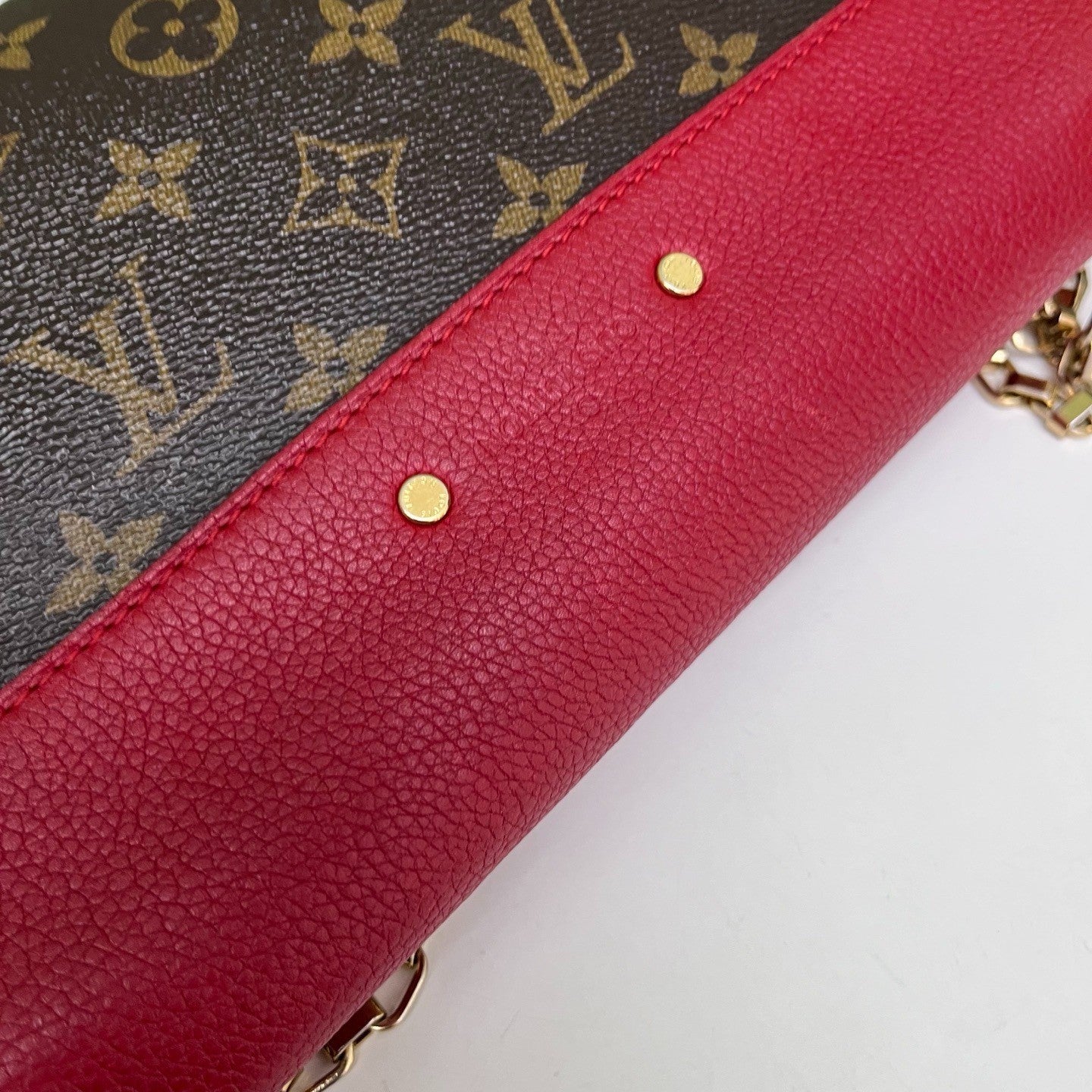 Louis Vuitton Pallas Chain Monogram Shoulder Bag Brown Red Used Women Classic